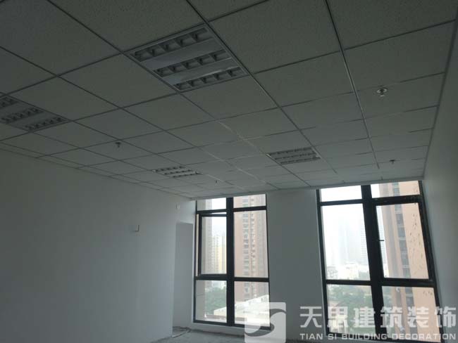 600乘600礦棉板吊頂，600乘600格柵燈